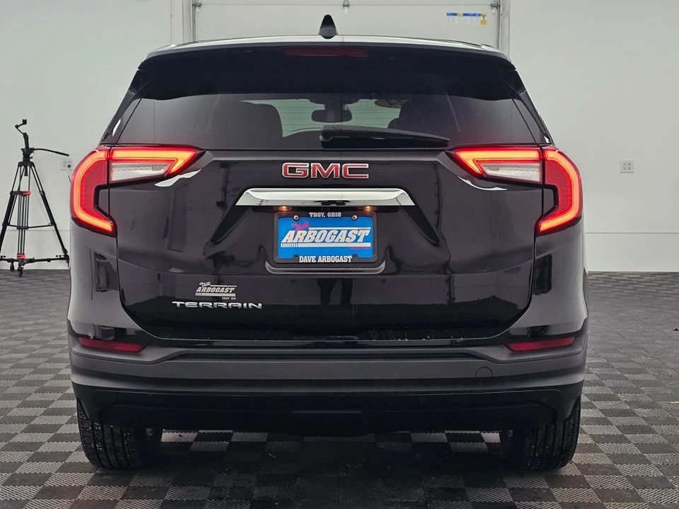 2024 GMC Terrain - Image 9 of 12