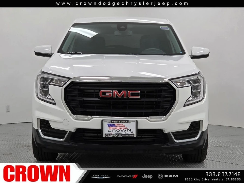 2024 GMC Terrain - Image 2 of 21