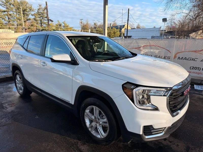 2024 GMC Terrain - Image 7 of 12