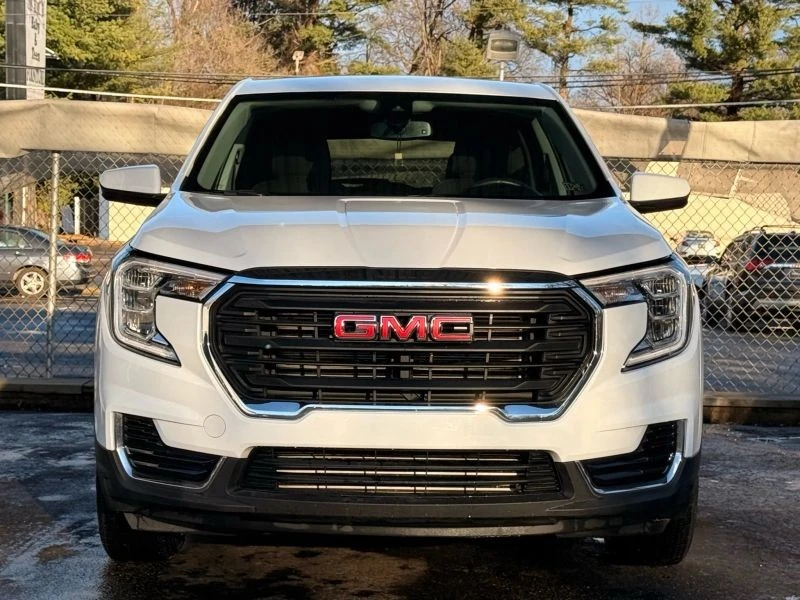2024 GMC Terrain - Image 5 of 12