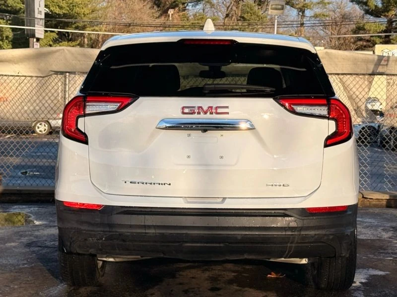 2024 GMC Terrain - Image 10 of 12