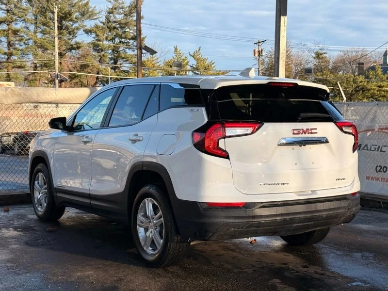 2024 GMC Terrain - Image 9 of 12