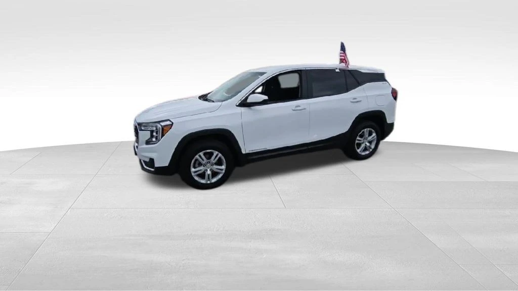 2024 GMC Terrain - Image 4 of 12