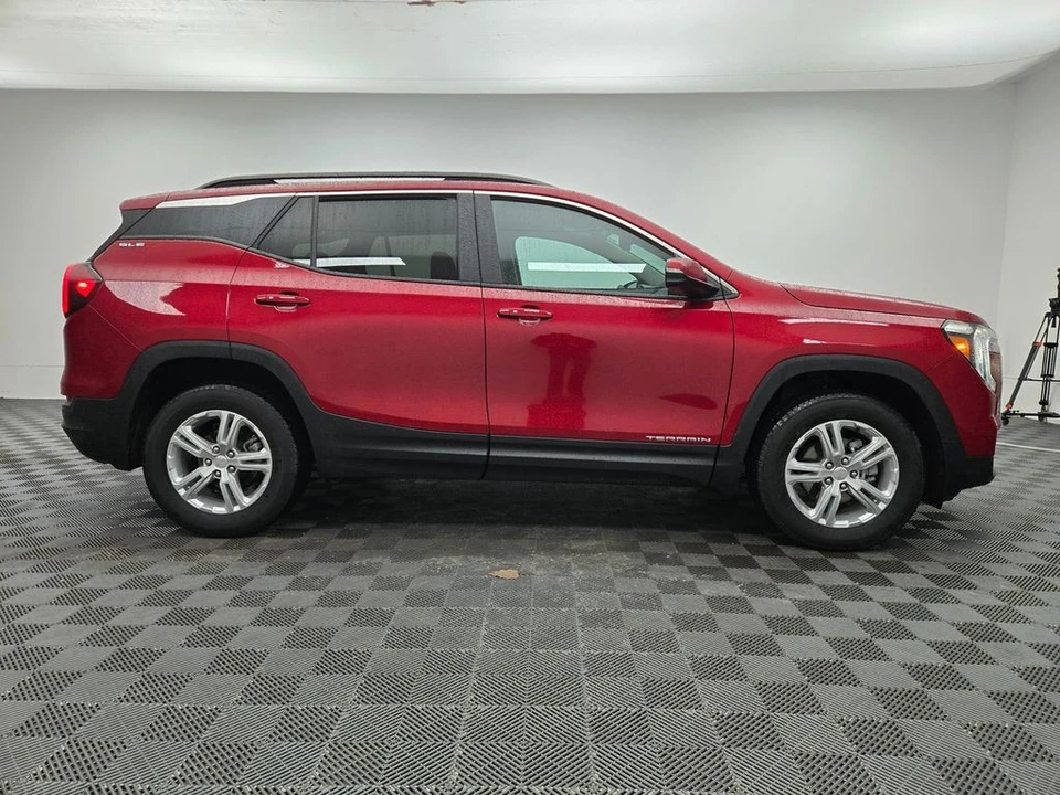 2024 GMC Terrain - Image 8 of 12