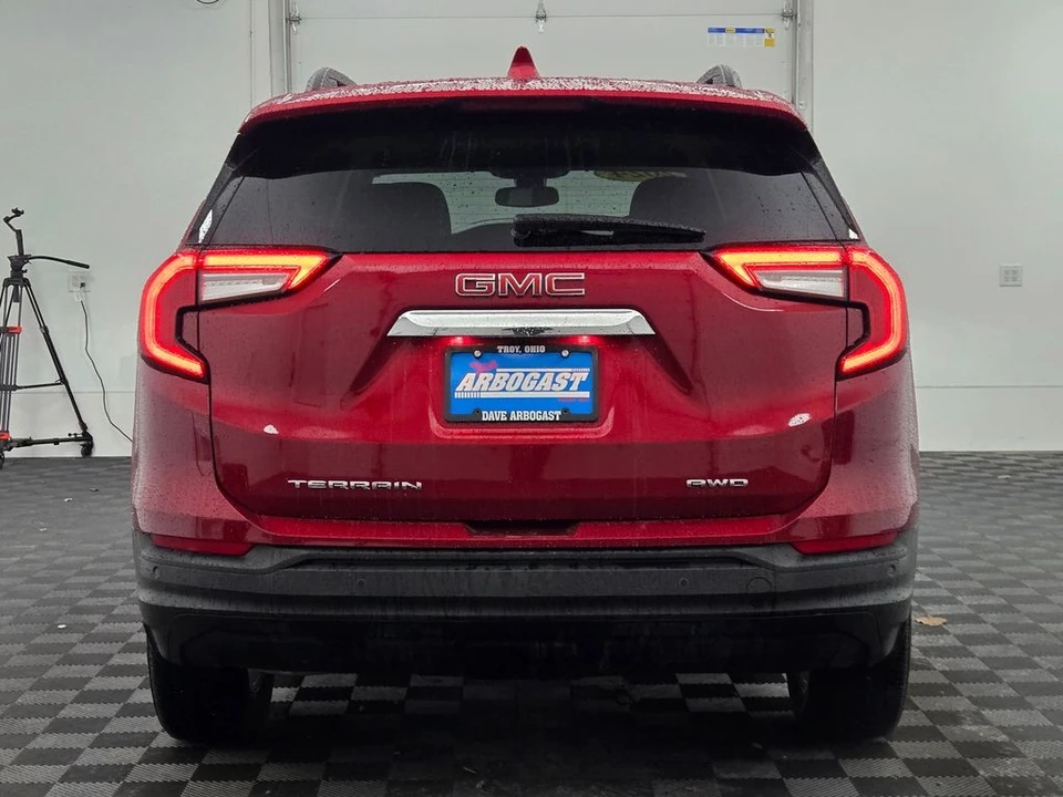 2024 GMC Terrain - Image 10 of 12