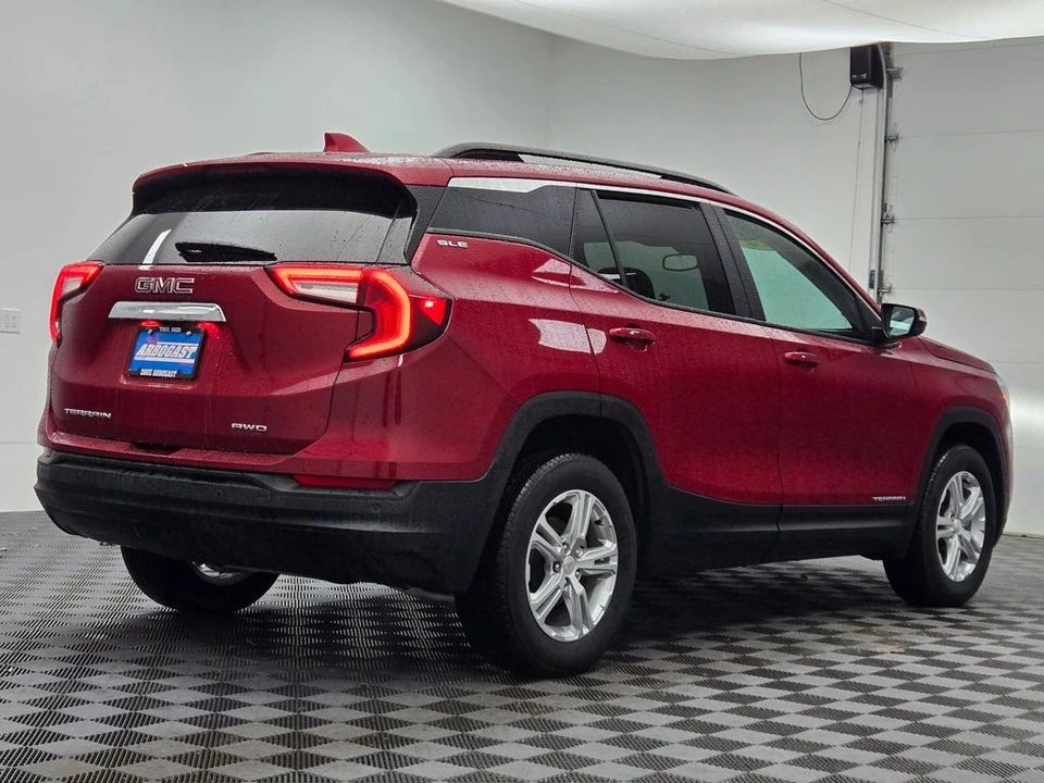 2024 GMC Terrain - Image 9 of 12