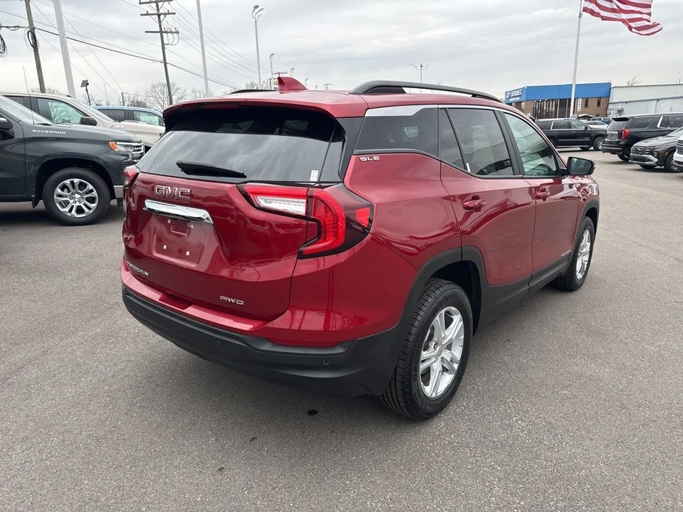 2024 GMC Terrain - Image 5 of 12