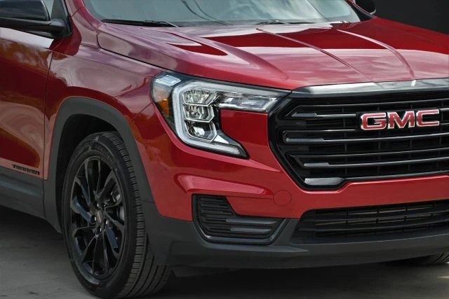 2024 GMC Terrain - Image 11 of 21