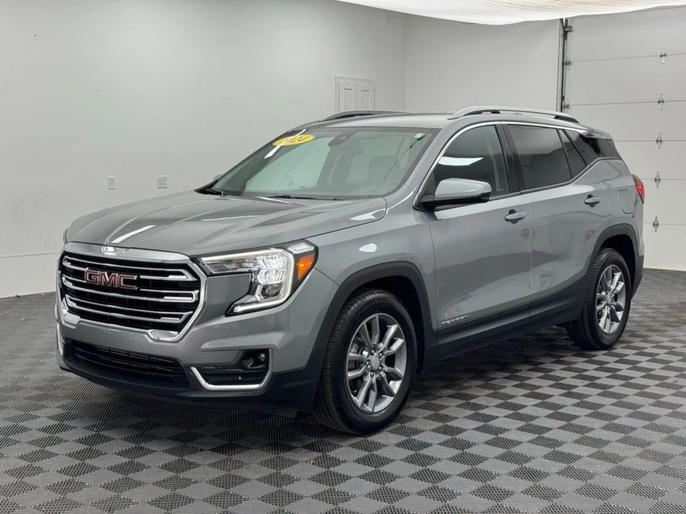 2024 GMC Terrain - Image 2 of 12