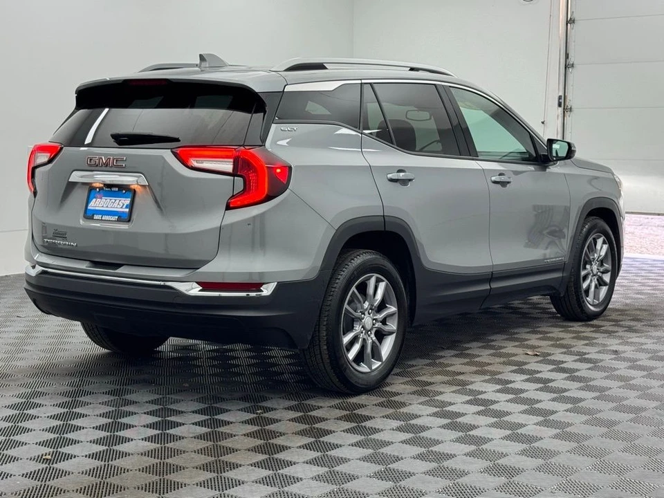 2024 GMC Terrain - Image 7 of 12