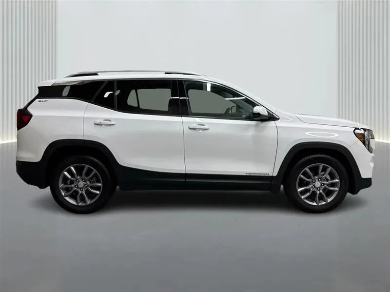 2024 GMC Terrain - Image 6 of 12