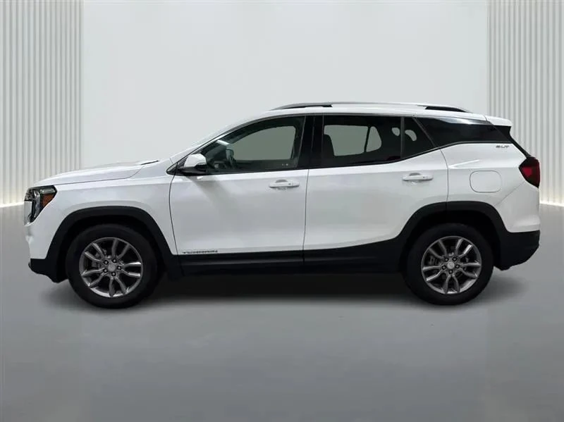 2024 GMC Terrain - Image 2 of 12