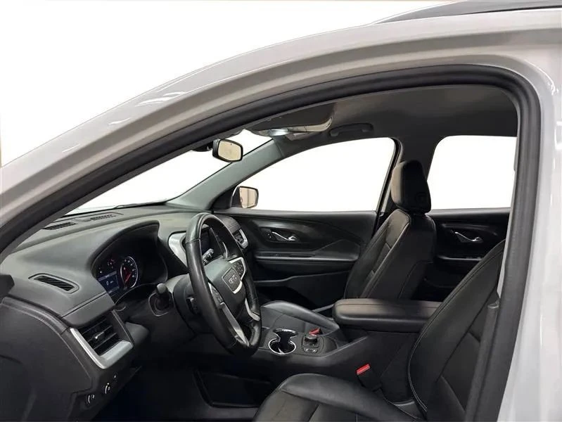 2024 GMC Terrain - Image 9 of 12