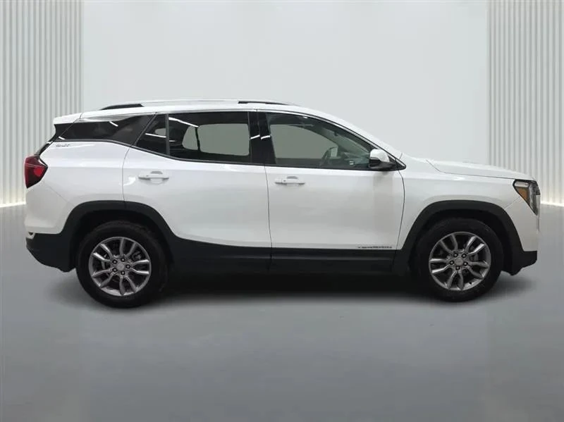 2024 GMC Terrain - Image 6 of 12