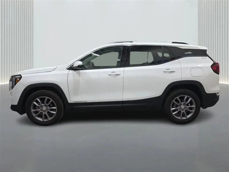 2024 GMC Terrain - Image 2 of 12