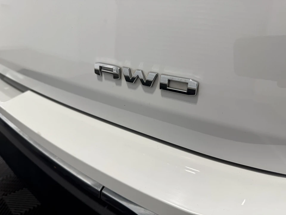 2024 GMC Terrain - Image 10 of 12