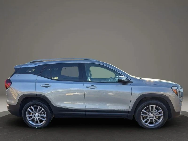 2024 GMC Terrain - Image 4 of 12