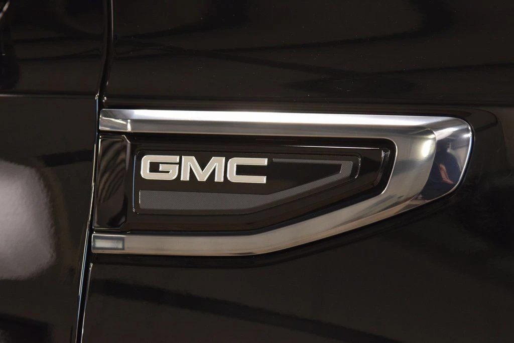 2024 GMC Yukon 5th Gen - Image 16 of 21