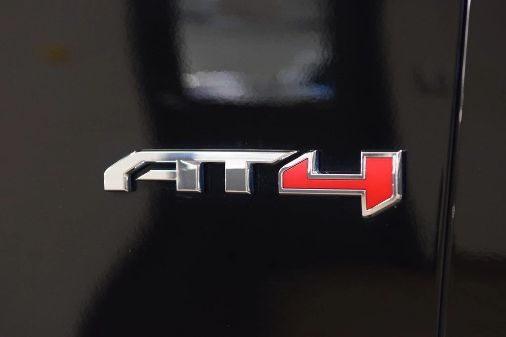 2024 GMC Yukon 5th Gen - Image 17 of 21