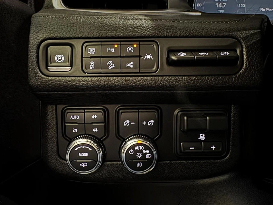 2024 GMC Yukon 5th Gen - Image 16 of 21