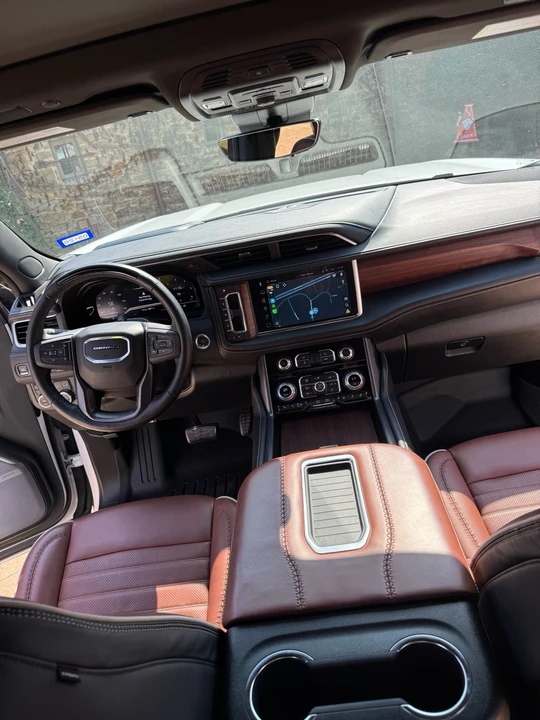 2024 GMC Yukon 5th Gen - Image 14 of 16
