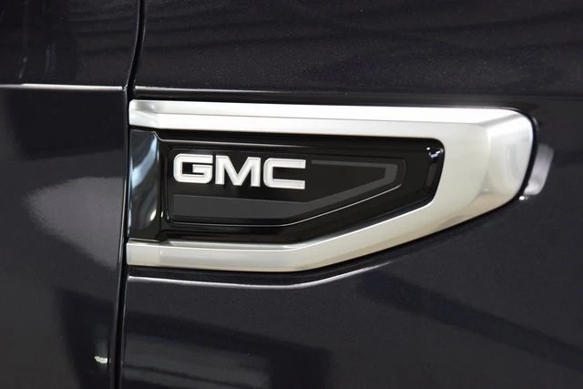 2024 GMC Yukon 5th Gen - Image 17 of 21