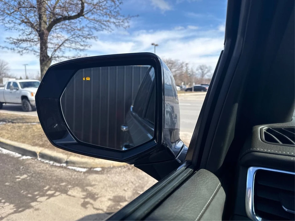 2024 GMC Yukon 5th Gen - Image 17 of 21