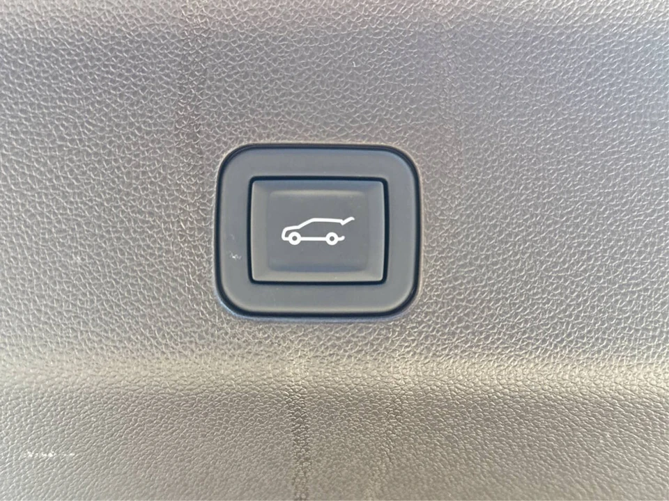 2024 GMC Yukon 5th Gen - Image 14 of 21