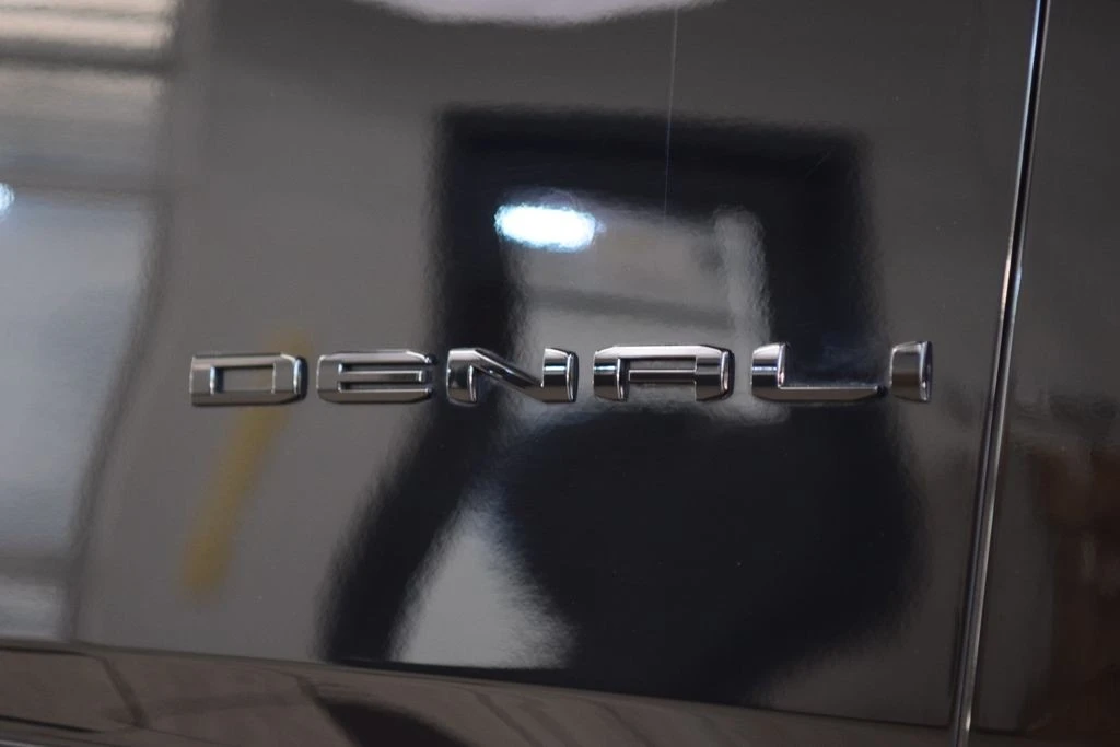 2024 GMC Yukon 5th Gen - Image 17 of 21