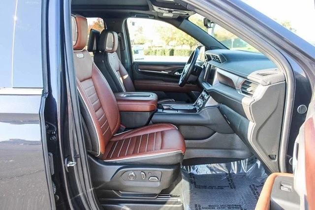 2024 GMC Yukon 5th Gen - Image 17 of 21