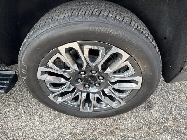 2024 GMC Yukon 5th Gen - Image 11 of 12