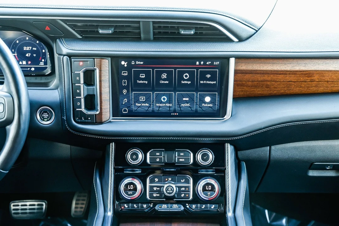 2024 GMC Yukon 5th Gen - Image 11 of 12