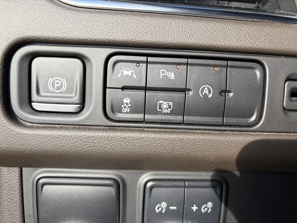 2024 GMC Yukon 5th Gen - Image 10 of 12
