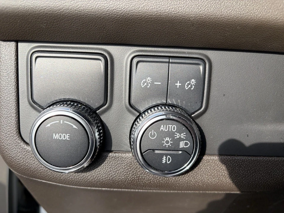 2024 GMC Yukon 5th Gen - Image 11 of 12