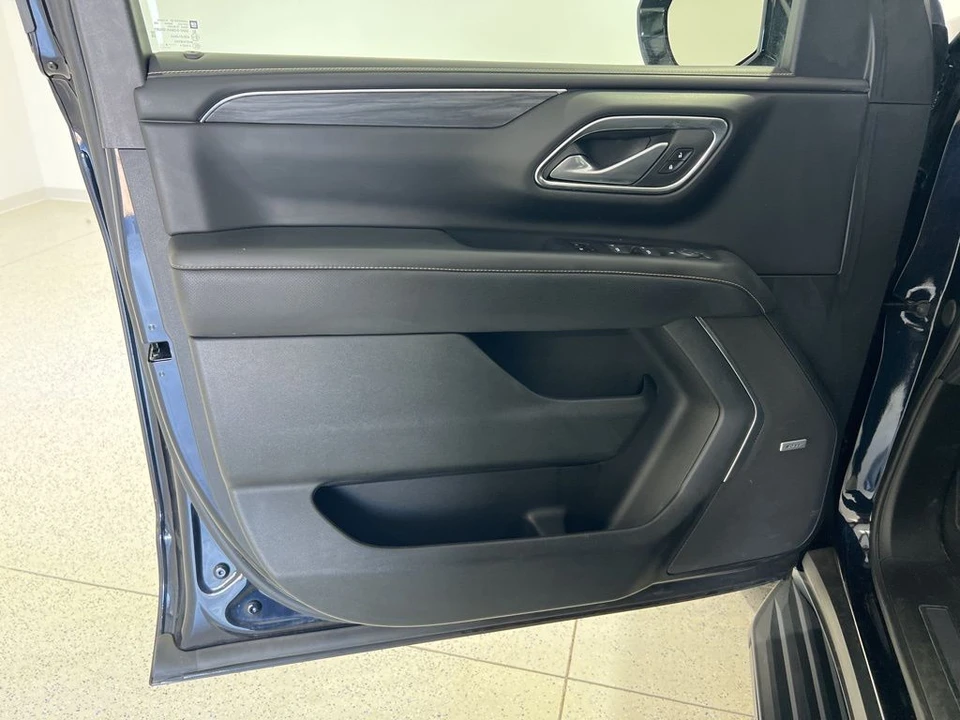 2024 GMC Yukon 5th Gen - Image 19 of 21