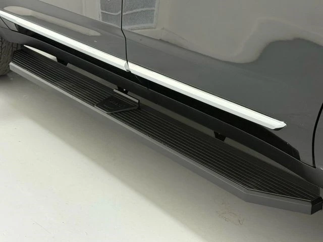 2024 GMC Yukon 5th Gen - Image 16 of 21