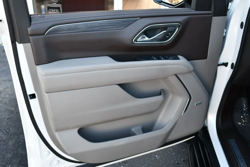 2024 GMC Yukon 5th Gen - Image 11 of 12