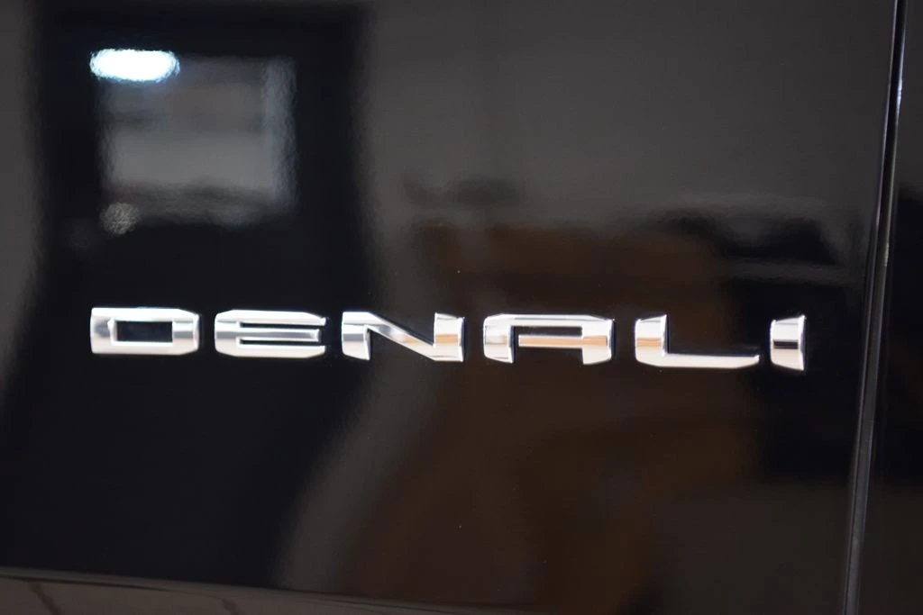 2024 GMC Yukon 5th Gen - Image 17 of 21