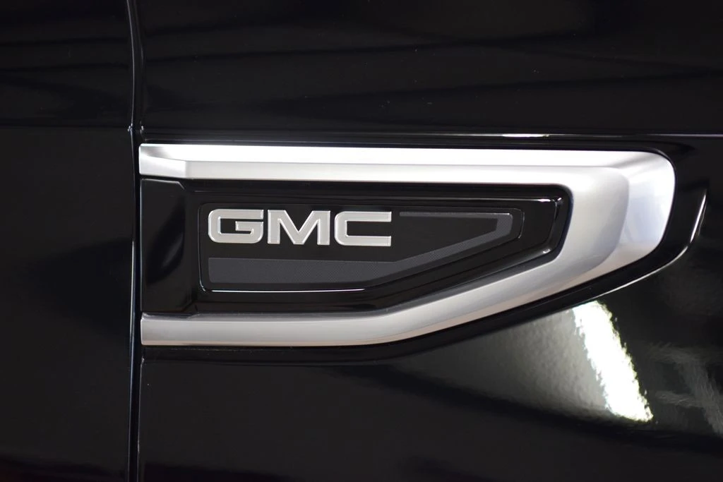 2024 GMC Yukon 5th Gen - Image 16 of 21