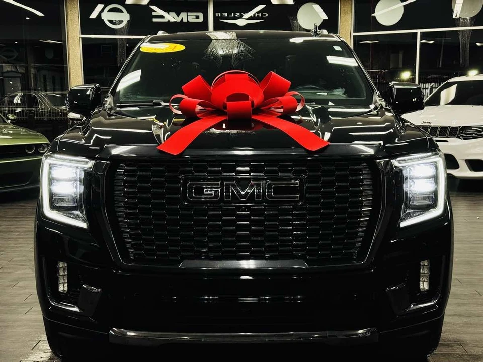 2024 GMC Yukon 5th Gen - Image 15 of 21