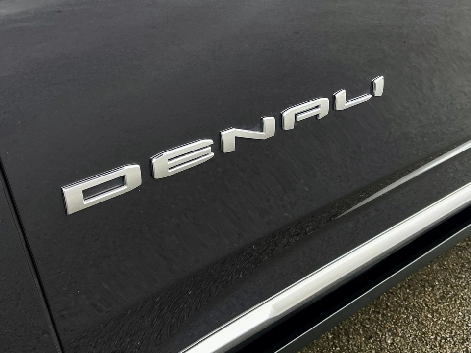 2024 GMC Yukon 5th Gen - Image 11 of 21
