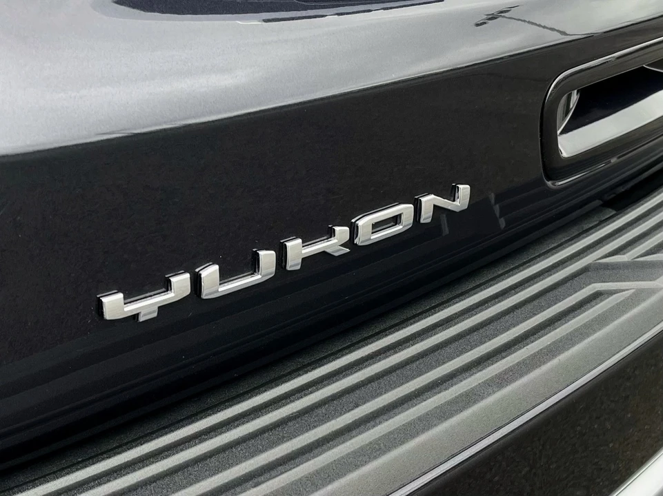 2024 GMC Yukon 5th Gen - Image 15 of 21