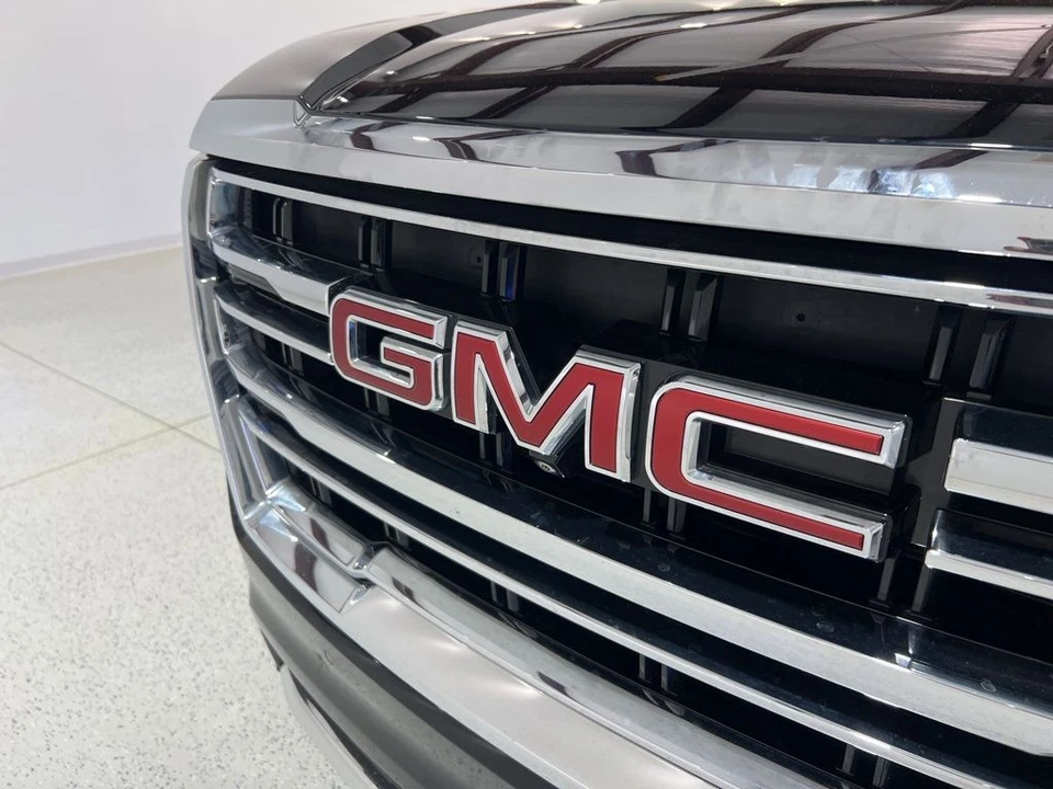 2024 GMC Yukon 5th Gen - Image 28 of 31