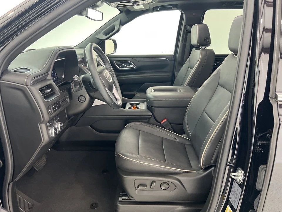 2024 GMC Yukon 5th Gen - Image 18 of 31