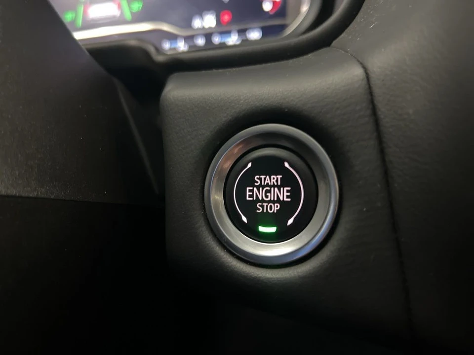 2024 GMC Yukon 5th Gen - Image 15 of 31