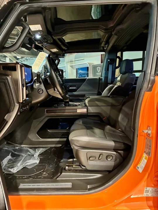 2024 GMC Hummer EV - Image 15 of 17