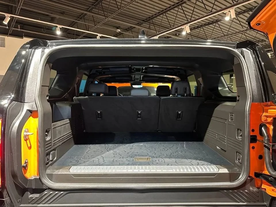 2024 GMC Hummer EV - Image 11 of 17