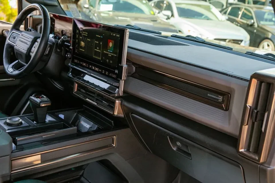 2024 GMC Hummer EV - Image 9 of 19