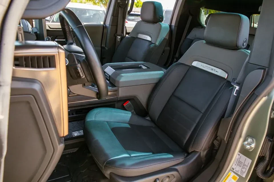 2024 GMC Hummer EV - Image 11 of 19