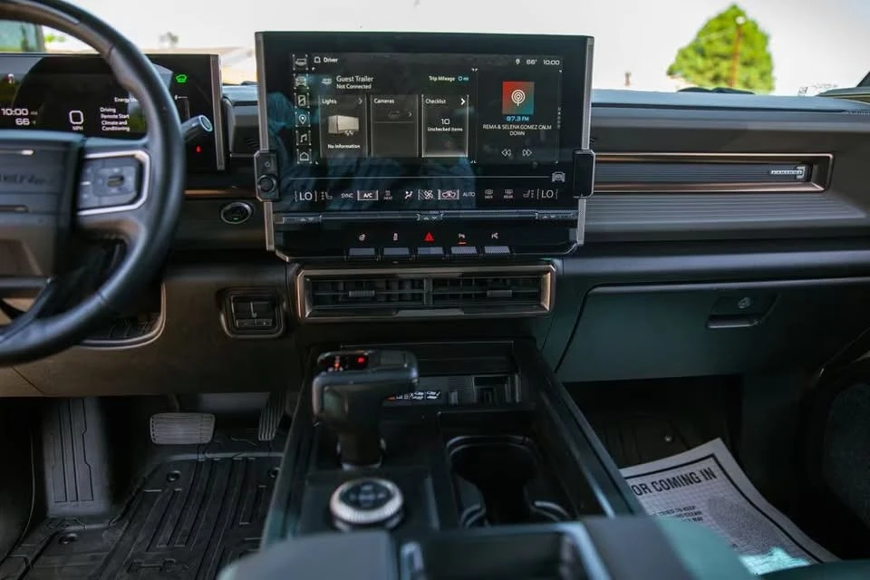 2024 GMC Hummer EV - Image 14 of 19